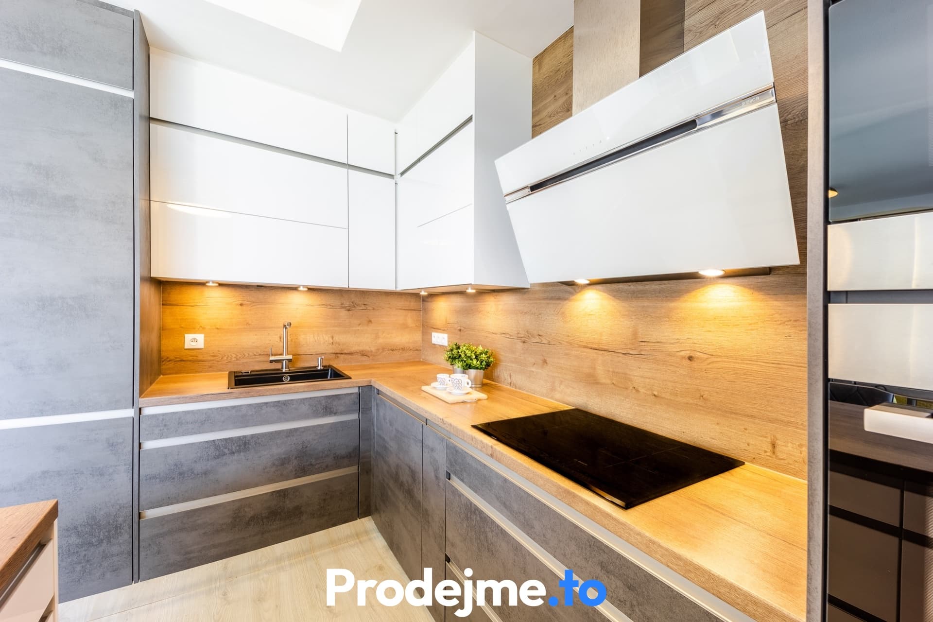 Pronájem bytu 3+kk, 97 m² - Hlučkova, Praha